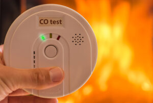 Carbon monoxide alarm for rooms heated by stoves and fireplaces